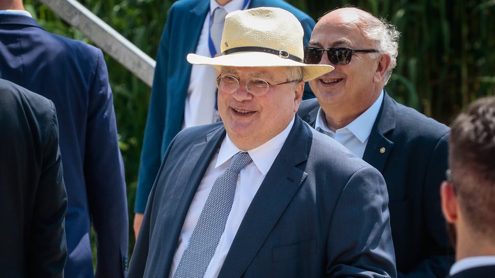 Δείτε το απίστευτα ΓΕΛΟΙΟ τουίτ του Νίκου Κοτζιά για τον ερχομό του 2019 και το κράξιμο που έφαγε Δείτε το απίστευτα ΓΕΛΟΙΟ τουίτ του Νίκου Κοτζιά για τον ερχομό του 2019 και το κράξιμο που έφαγε