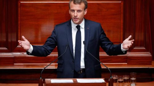 Ανοίγει διάλογο με τη γαλλική κοινωνία ο Μακρόν