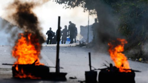 Αιματηρές ταραχές πριν από τις διαδηλώσεις στη Βενεζουέλα