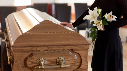 Η κηδεία κατέληξε σε άγριο καβγά ανάμεσα σε συγγενείς με έναν νεκρό