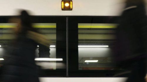 Έκπληκτοι οι επιβάτες στο μετρό, παρακολουθούσαν τρεις ομοφυλόφιλους σε σεξουαλικό όργιο