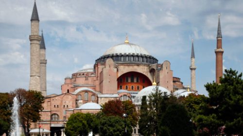 Συγκέντρωση φανατικών για να ανοίξει ως τζαμί η Αγία Σοφία