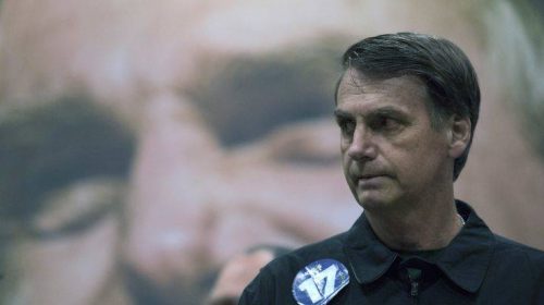 Ο Μπολσονάρου στέλνει… δώρο στον Σαλβίνι Ιταλό καταδικασμένο τρομοκράτη