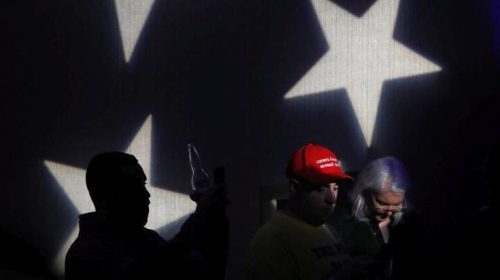 Μαθητές με καπέλα υπέρ του Τραμπ χλεύασαν αυτόχθονα βετεράνο