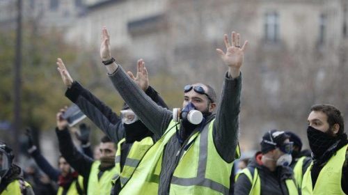 Τα «κίτρινα γιλέκα» συγκεντρώνονται στο Παρίσι για 10 Σαββατοκύριακο