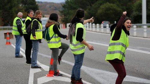 Οι γυναίκες πήραν τη σκυτάλη στις διαμαρτυρίες των «Κίτρινων Γιλέκων» στο Παρίσι