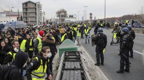 Τα «κίτρινα γιλέκα» ξανά στους δρόμους