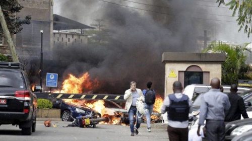 Τουλάχιστον ένας νεκρός από την επίθεση σε ξενοδοχείο στο Ναϊρόμπι