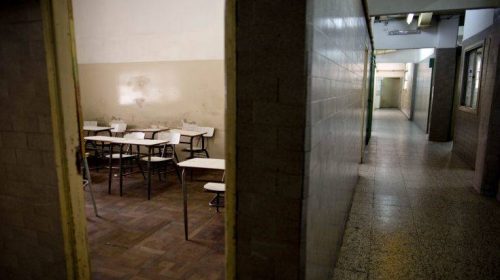Αγοράκι πήρε το όπλο του πατέρα του και πυροβόλησε στο προαύλιο του σχολείου του