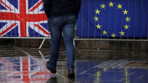 Η Κομισιόν δεν θα εγκρίνει συμφωνία για το Brexit χωρίς το ιρλανδικό «backstop»