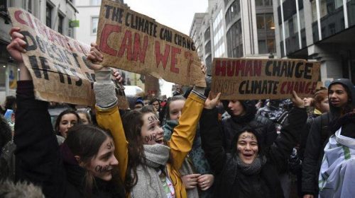 Χιλιάδες νέοι διαδήλωσαν για το κλίμα στις Βρυξέλλες