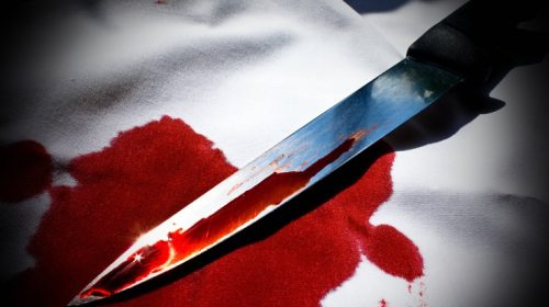 Μαχαίρωσε μέχρι θανάτου τον πατριό της γιατί τη χτύπησε και την αποκάλεσε πόρνη