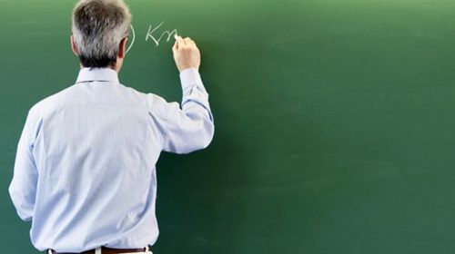 Μαθητές έπιασαν τον καθηγητή τους να αυνανίζεται στην τάξη