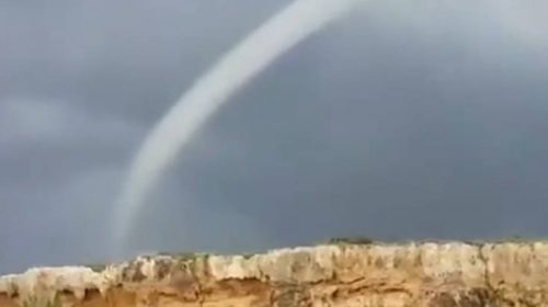 Εντυπωσιακός υδροστρόβιλος στην Κύπρο