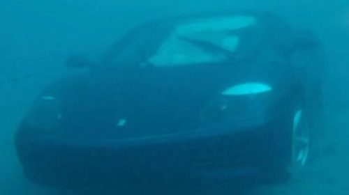 Έπεσε με τη Ferrari του σε λιμνοθάλασσα γιατί «του το είπε ο Ιησούς»