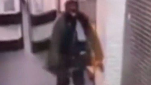 Μπήκε με τσεκούρι σε σούπερ μάρκετ και κυνηγούσε πελάτες