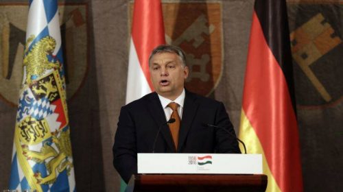 Αντιμεταναστευτική πλειοψηφία στο Ευρωκοινοβούλιο επιδιώκει ο Ούγγρος πρωθυπουργός