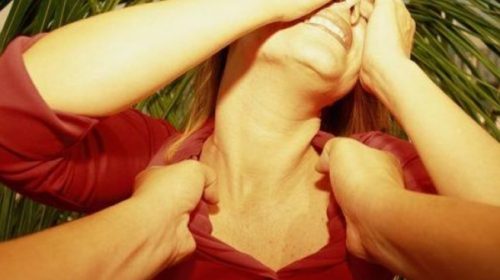 Μετέδωσε σε live streaming τον βιασμό της από άγνωστο μέσα σε κλαμπ