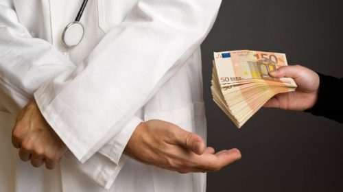 Το ιδιαίτερο μήνυμα στις αφίσες σε νοσοκομείο που προκάλεσε έκπληξη