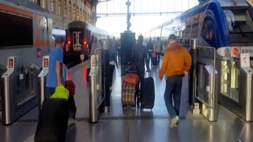 Σοβαρά εγκαύματα υπέστη το θύμα της επίθεσης στο μετρό στο Παρίσι