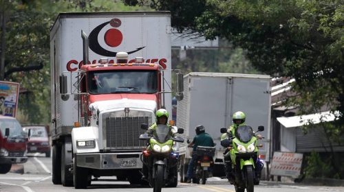 Φορτηγά με ανθρωπιστική βοήθεια προς τους Βενεζουελάνους έφτασαν στα σύνορα με την Κολομβία