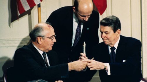 Οι ΗΠΑ ανακοίνωσαν την αποχώρησή τους από τη συνθήκη με τη Ρωσία για τα πυρηνικά