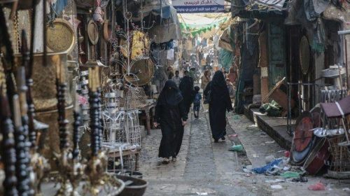 Οικογένειες παντρεύουν τις κόρες τους από τα 3 τους για να επιβιώσουν