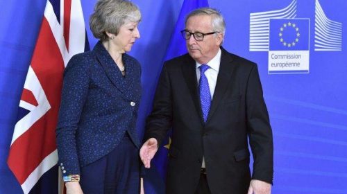 Ρώτησαν τη Μέι αν «είναι εδώ η κόλαση», αλλά δεν απάντησε