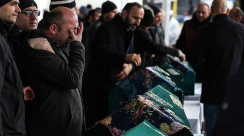 Τρεις συλλήψεις για την κατάρρευση πολυκατοικίας στην Κωνσταντινούπολη