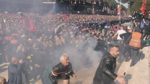 «Η Τουρκία επιχειρεί να περικυκλώσει την Ελλάδα μέσω Αλβανίας και Σκοπίων»