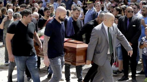 Ρίγη συγκίνησης στο τελευταίο αντίο στον Εμιλιάνο Σάλα