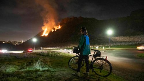 Μεγάλες πυρκαγιές στη Βρετανία λόγω του ασυνήθιστα ζεστού χειμώνα