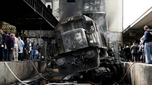 Συγκλονιστικές εικόνες από την σιδηροδρομική τραγωδία στο Κάιρο