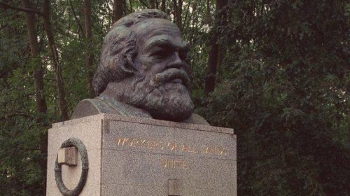 Βεβήλωσαν ξανά τον τάφο του Καρλ Μαρξ στο Λονδίνο