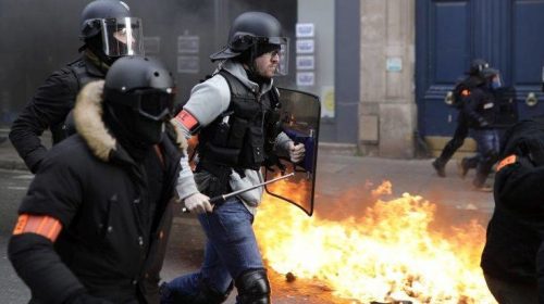 Γάλλοι φωτορεπόρτερ κατηγορούν την αστυνομία ότι τους στοχοποίησε στη διαδήλωση των «κίτρινων γιλέκων»
