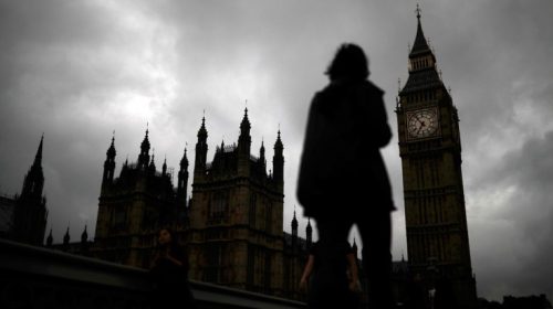 Οι Βρετανοί αδειάζουν τα ράφια ενόψει Brexit