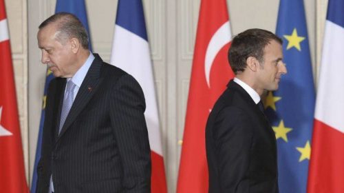 Έξαλλος ο Ερντογάν με τον Μακρόν για τη γενοκτονία των Αρμενίων