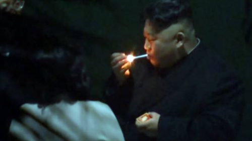 Ο Κιμ Γιονγκ Ουν έκανε στάση για τσιγάρο στο δρόμο για το Βιετνάμ