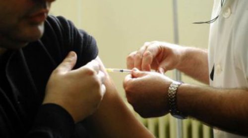 «Εσφαλμένη ενημέρωση για την έλλειψη αντιγριπικών εμβολίων»