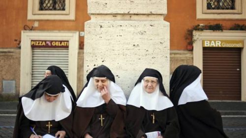 Η καλόγρια που σκηνοθέτησε το θάνατό της για να ζήσει μία ζωή σαρκικών απολαύσεων