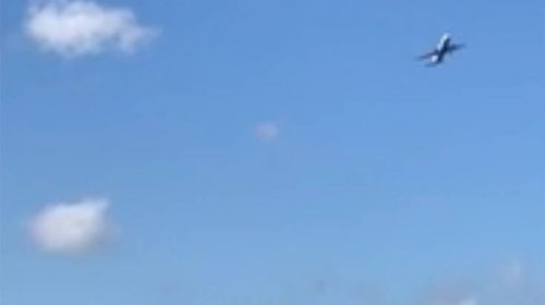 Η τρομακτική πτήση αεροσκάφους πάνω από το Γιβραλτάρ