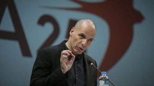 Ο Γιάννης Βαρουφάκης απαντά στον Τουσκ για την κόλαση και τις τράπεζες