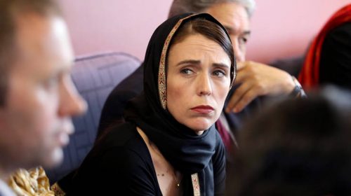 Σκληραίνει τη στάση της κατά της οπλοκατοχής η πρωθυπουργός της Ν. Ζηλανδίας