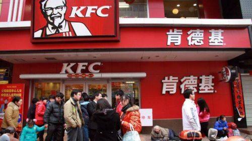 Η KFC αφιέρωσε ένα από τα εστιατόρια της σε ήρωα της κομμουνιστικής Κίνας