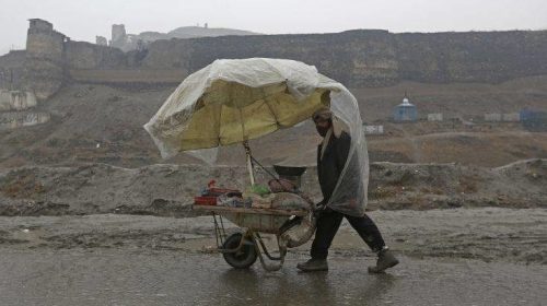 Τουλάχιστον 20 νεκροί από τις σαρωτικές πλημμύρες