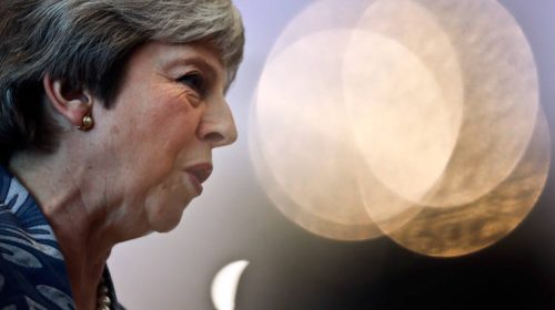 Οι Βρετανοί βουλευτές απέρριψαν ένα Brexit χωρίς συμφωνία