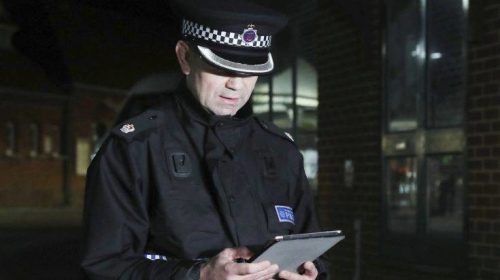 Χαρακτηριστικά ακροδεξιάς τρομοκρατίας έχει η επίθεση που δέχτηκε 19χρονος στη Βρετανία