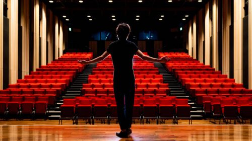 Τα στελέχη του ΣΔΟΕ στην Αυστραλία κάνουν μαθήματα υποκριτικής