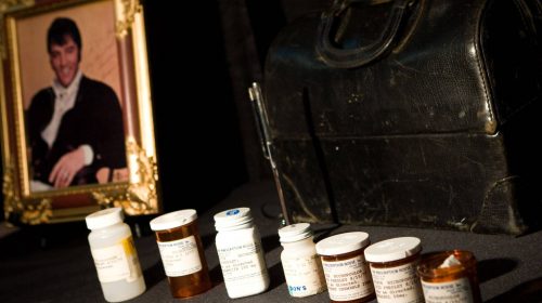 Ο Ελληνοαμερικανός γιατρός που σε λίγους μήνες συνταγογράφησε 19.000 χάπια στον Έλβις Πρίσλεϊ