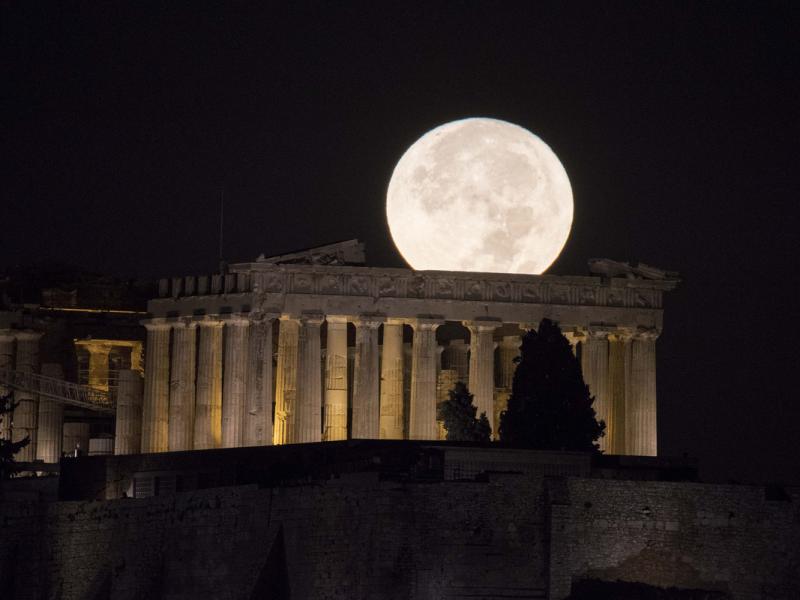 Τα μάτια σας στον ουρανό: Έχει υπερπανσέληνο και είναι η τελευταία του 2019 Τα μάτια σας στον ουρανό: Έχει υπερπανσέληνο και είναι η τελευταία του 2019